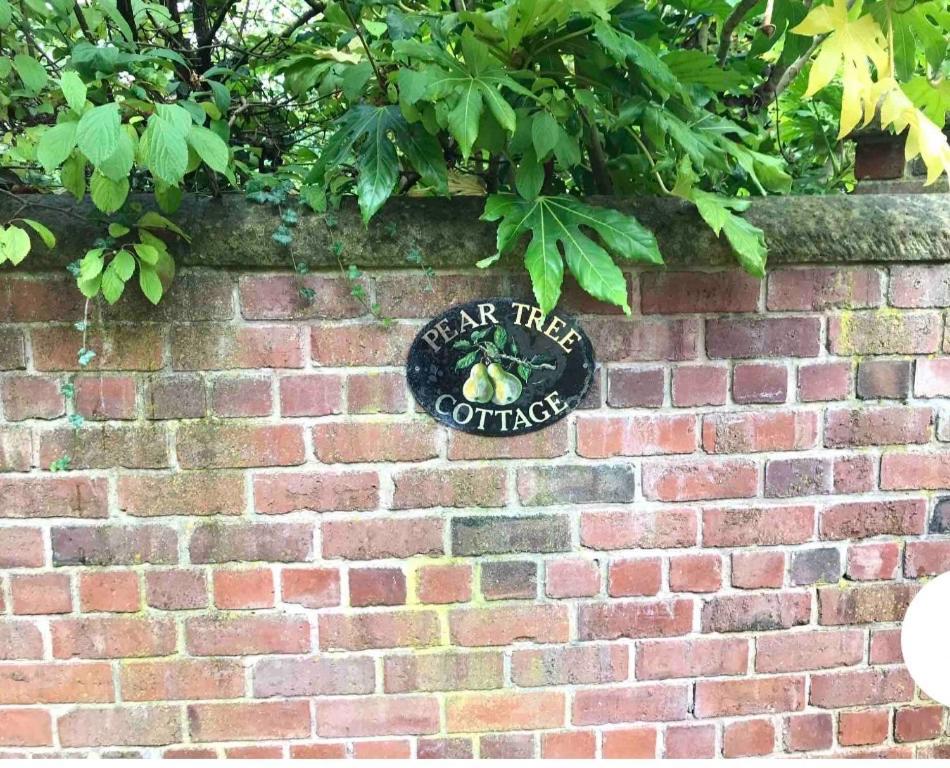 Pear Tree Cottage Courtyard Shrewsbury Kültér fotó